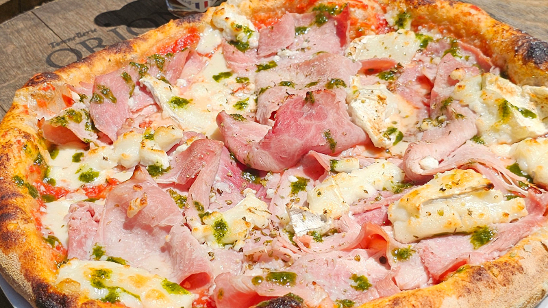 Une pizza artisanale du Tchap, à partager